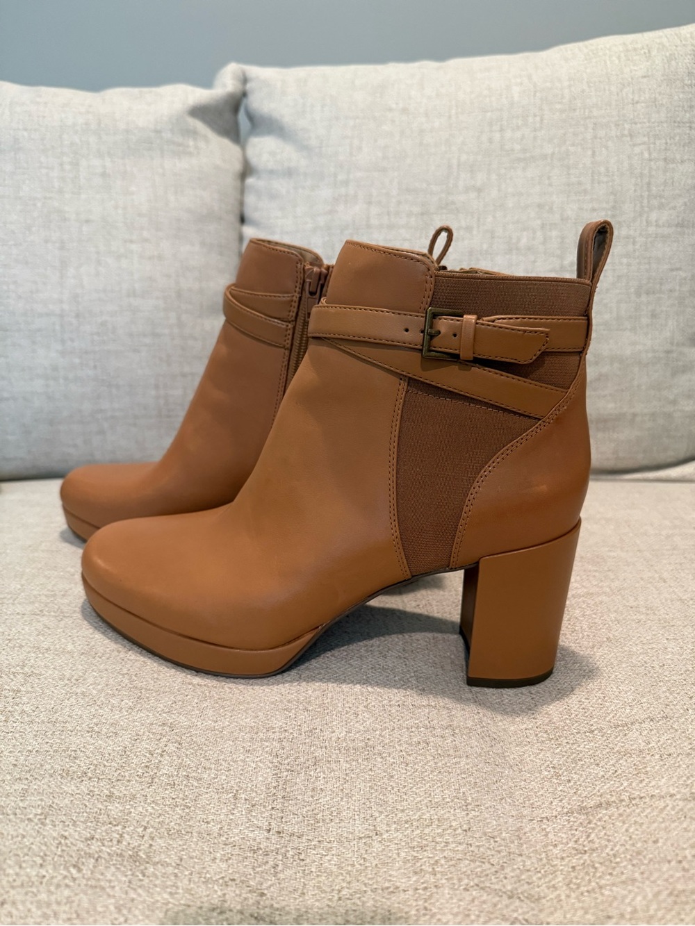 Vionic Nella Ankle Platform Booties in Camel, size 9.5